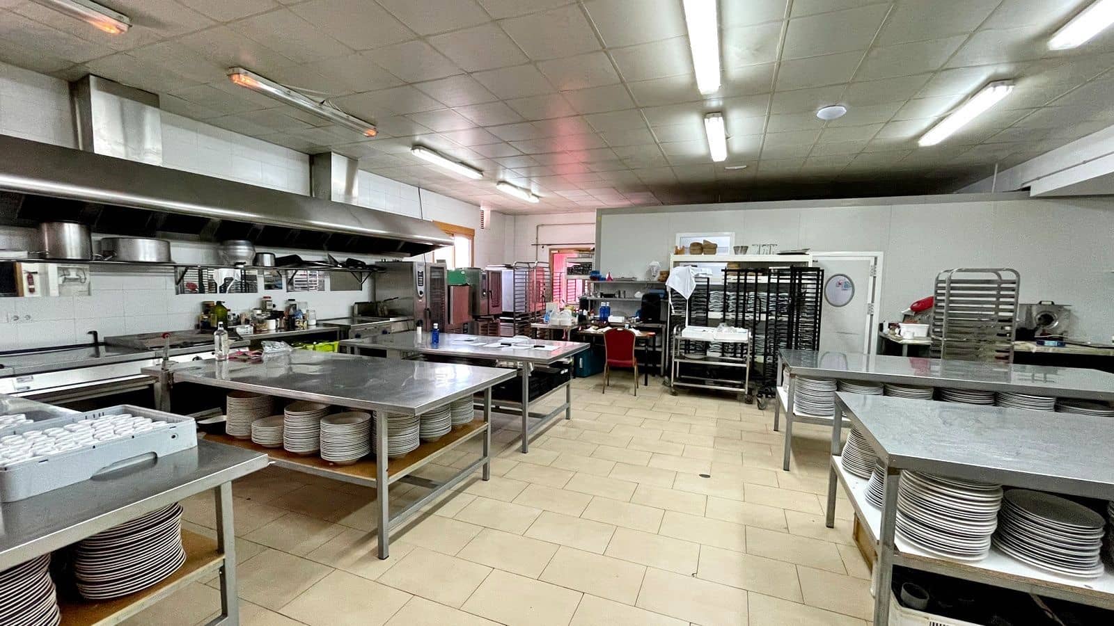 55 slaapkamer Commercieel te koop in L'Olleria met zwembad garage - € 10.000.000 (Ref: 9512036)