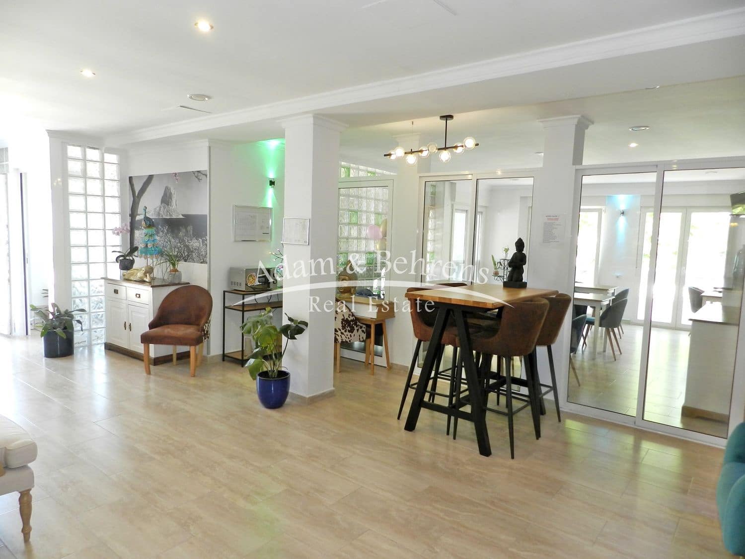 Hotelli myytävänä paikassa Calpe / Calp - 1 700 000 € (Ref: 9570321)