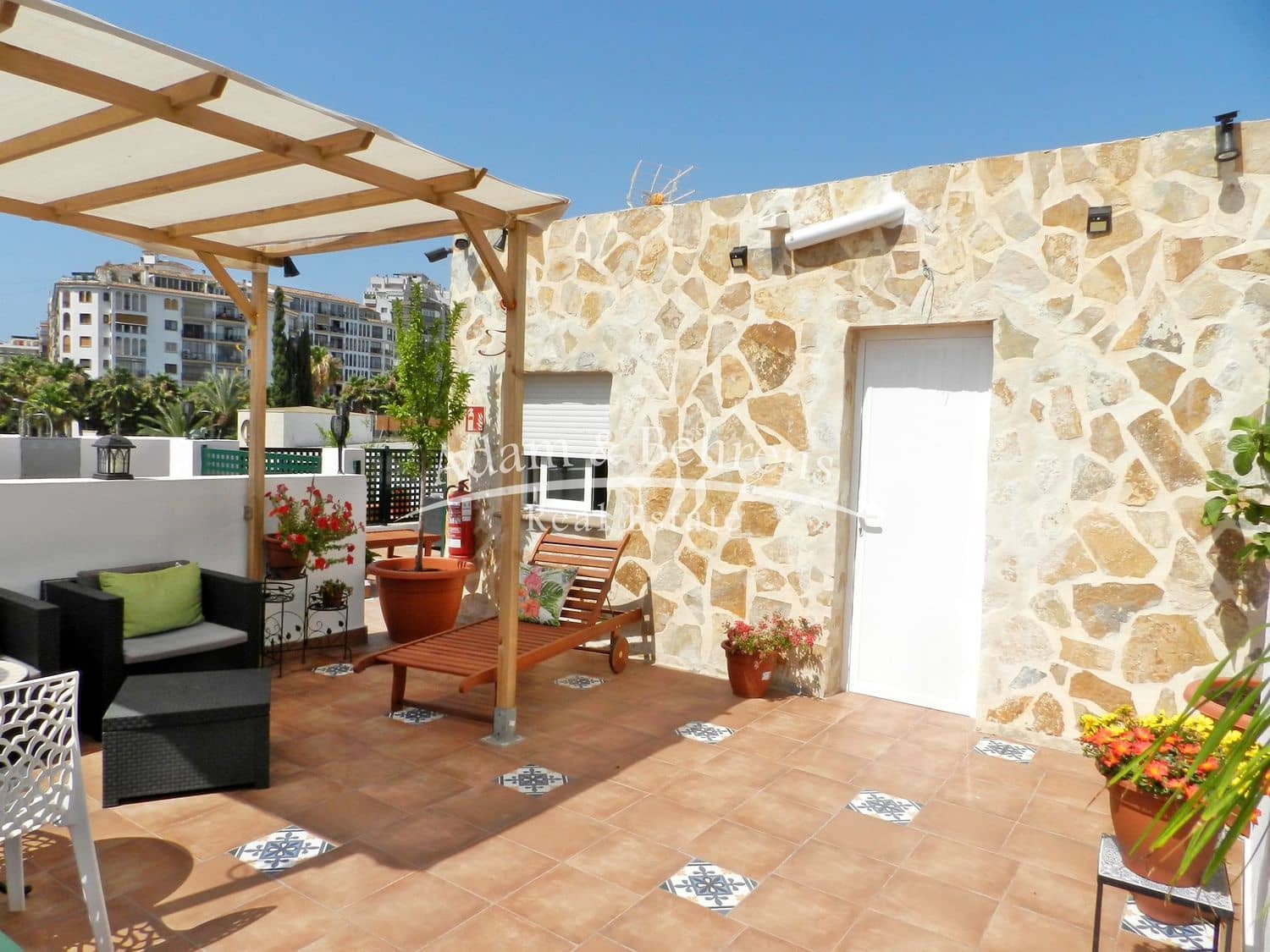 Hotelli myytävänä paikassa Calpe / Calp - 1 700 000 € (Ref: 9570321)