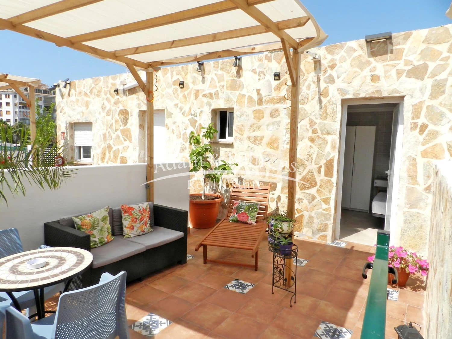 Hotelli myytävänä paikassa Calpe / Calp - 1 700 000 € (Ref: 9570321)