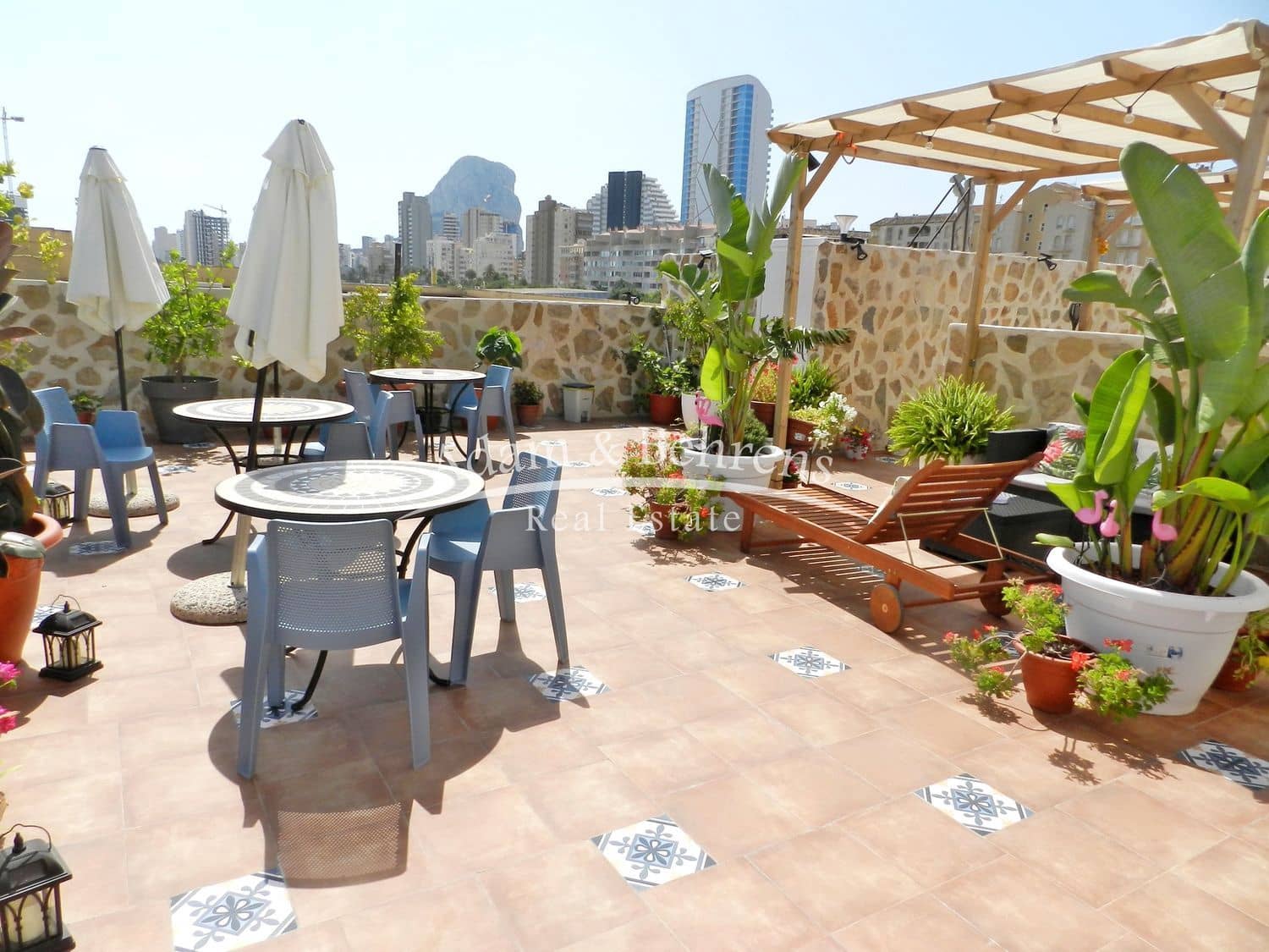 Hotelli myytävänä paikassa Calpe / Calp - 1 700 000 € (Ref: 9570321)