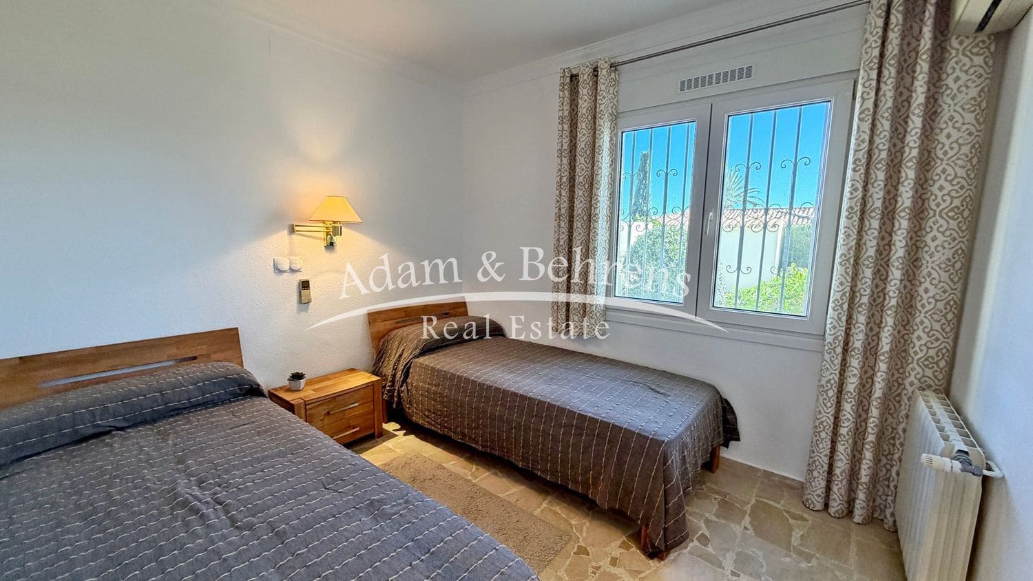 Chalet de 2 habitaciones en Dénia en venta con piscina garaje - 520.000 € (Ref: 9573706)