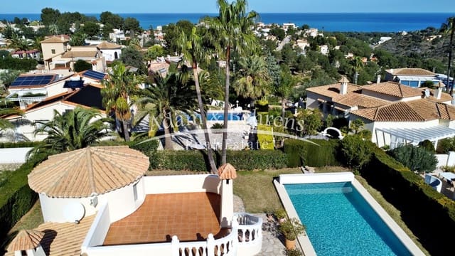 Chalet de 2 habitaciones en El Montgó, Dénia en venta con piscina garaje - 520.000 € (Ref: 9573706)