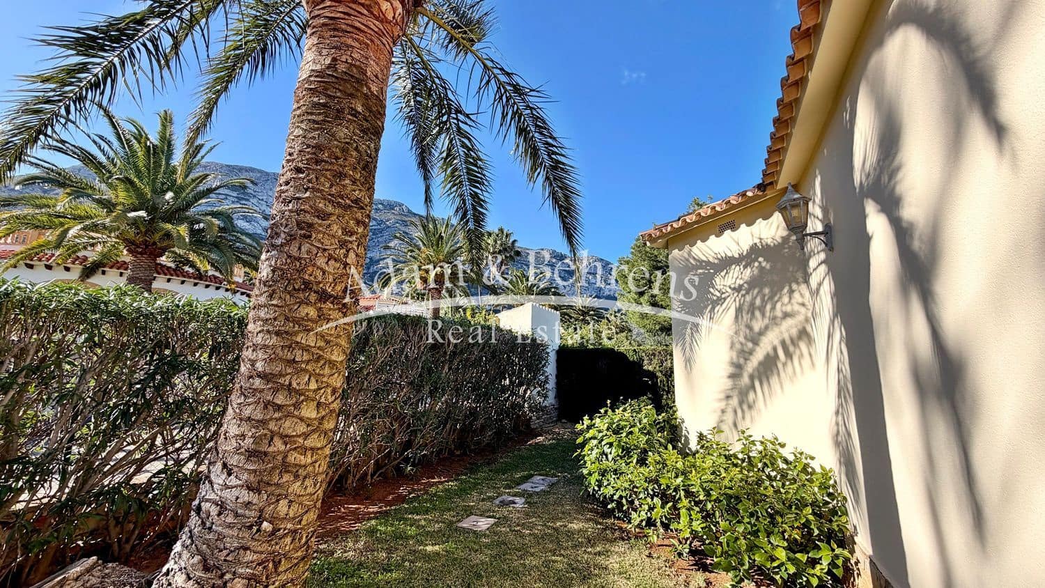 Chalet de 2 habitaciones en Dénia en venta con piscina garaje - 520.000 € (Ref: 9573706)