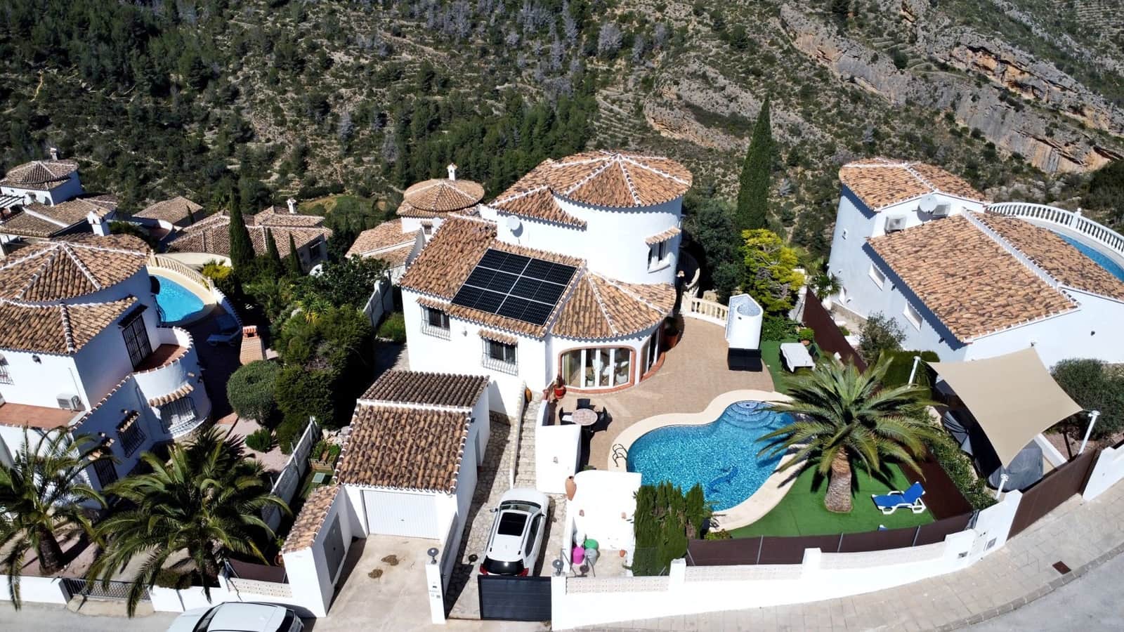 3 slaapkamer Villa te koop in Pedreguer met zwembad garage - € 548.000 (Ref: 9654530)