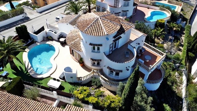 3 slaapkamer Villa te koop in Pedreguer met zwembad garage - € 548.000 (Ref: 9654530)