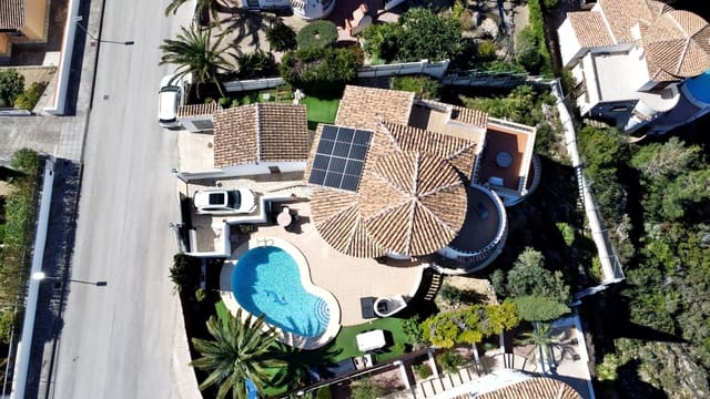 3 slaapkamer Villa te koop in Pedreguer met zwembad garage - € 548.000 (Ref: 9654530)