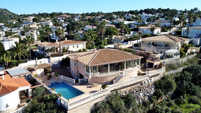 5 Zimmer Villa zu verkaufen in Dénia mit Pool Garage - 1.175.000 € (Ref: 9700357)