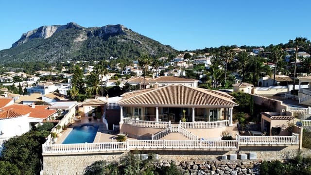 5 Zimmer Villa zu verkaufen in Dénia mit Pool Garage - 1.175.000 € (Ref: 9700357)