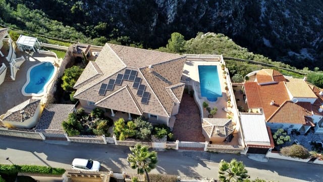 5 Zimmer Villa zu verkaufen in Dénia mit Pool Garage - 1.175.000 € (Ref: 9700357)