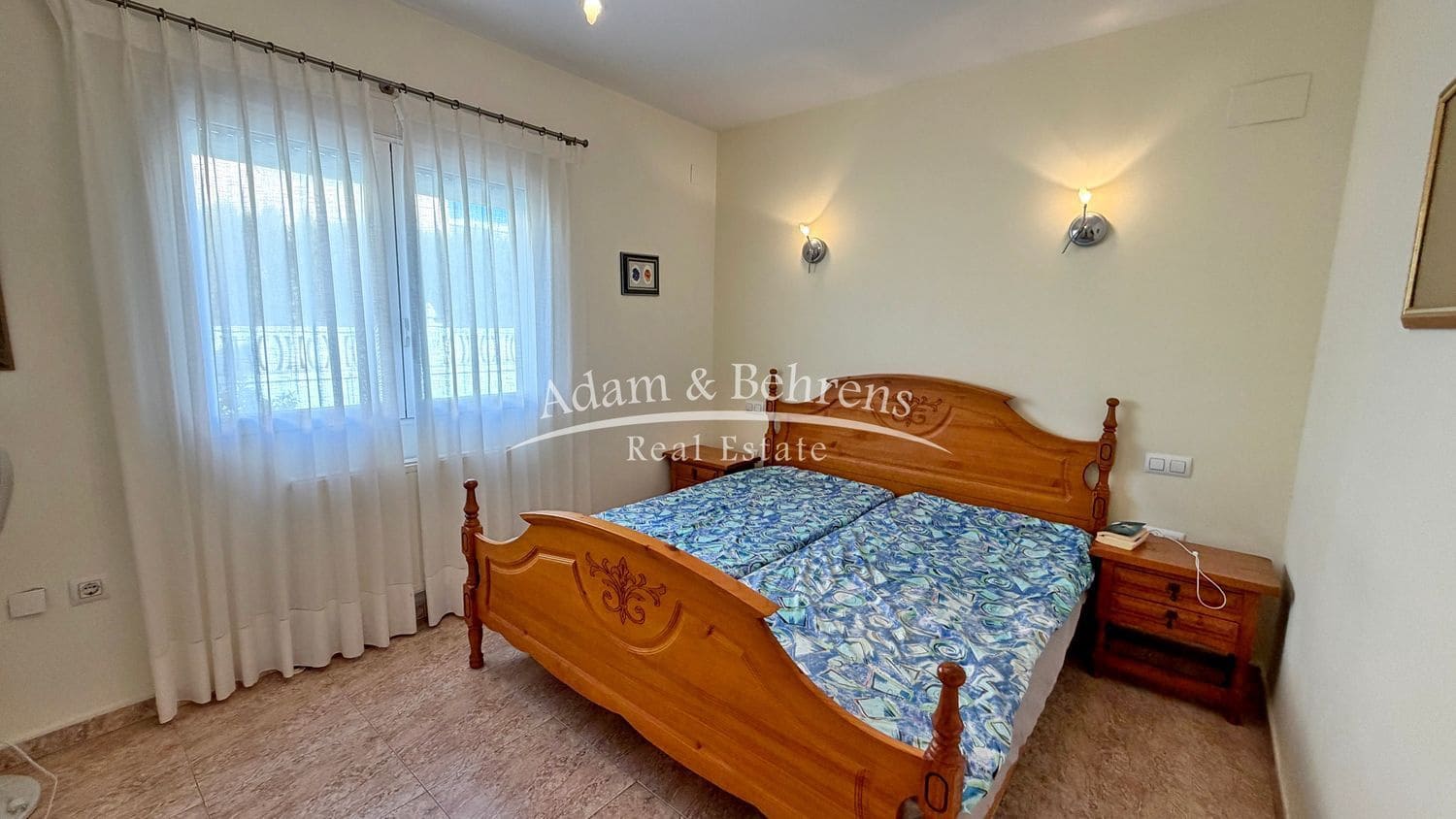 3 bedroom Villa for sale in Alicante / Alacant city with pool garage - € 630,000 (Ref: 9719484)