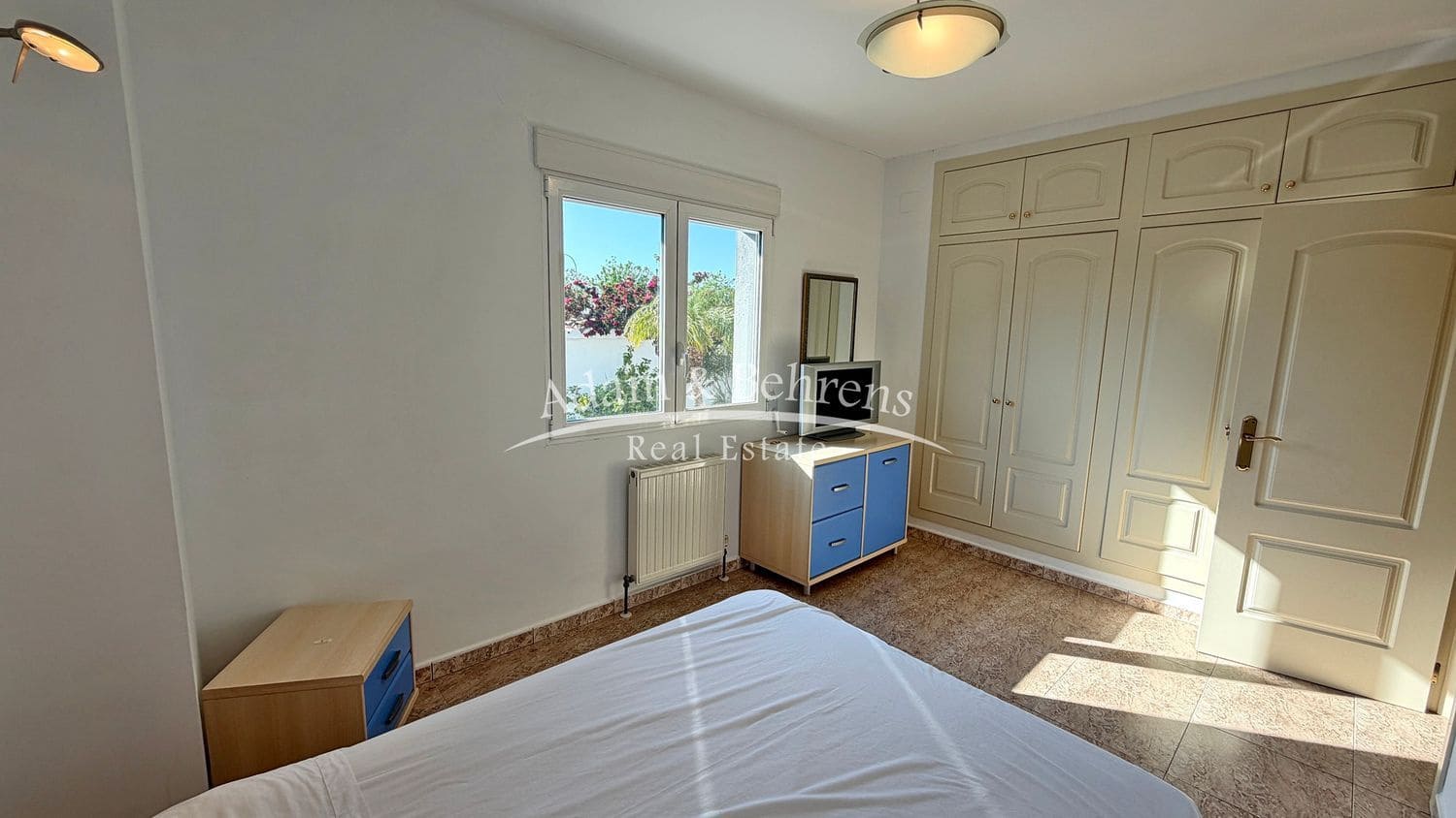 3 bedroom Villa for sale in Alicante / Alacant city with pool garage - € 630,000 (Ref: 9719484)