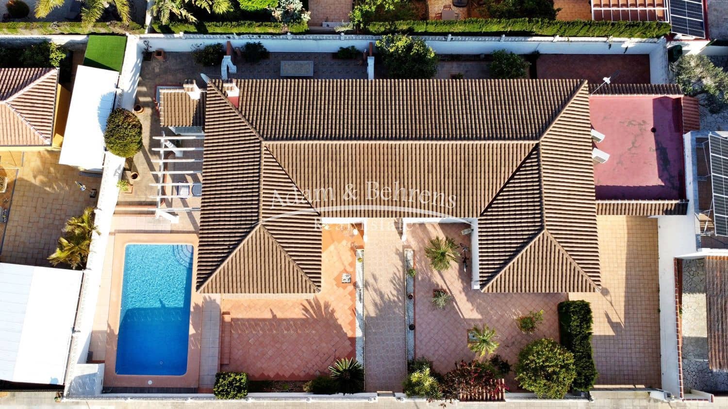 3 bedroom Villa for sale in Alicante / Alacant city with pool garage - € 630,000 (Ref: 9719484)