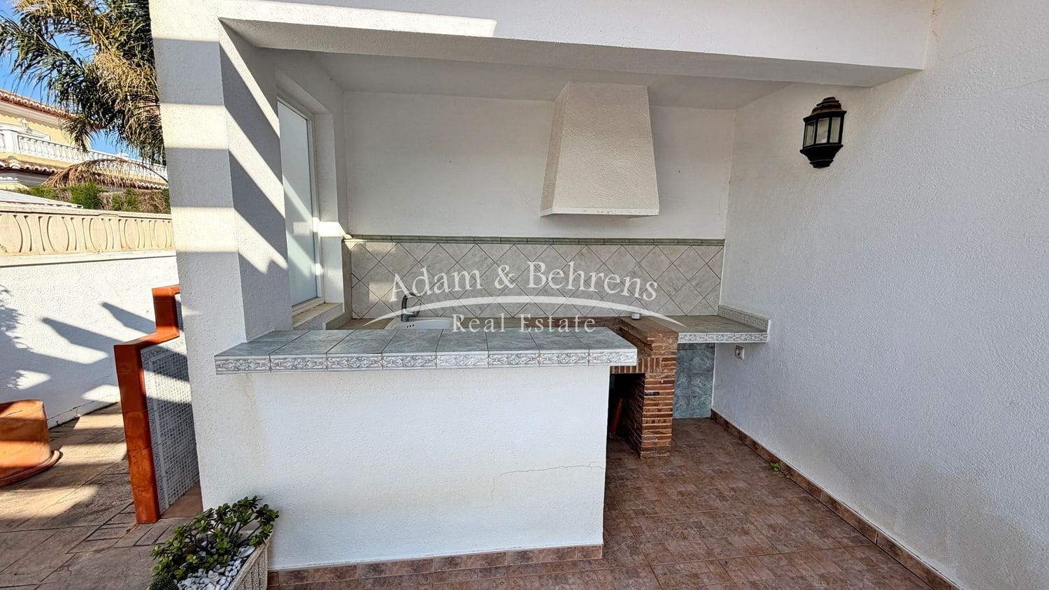 3 bedroom Villa for sale in Alicante / Alacant city with pool garage - € 630,000 (Ref: 9719484)