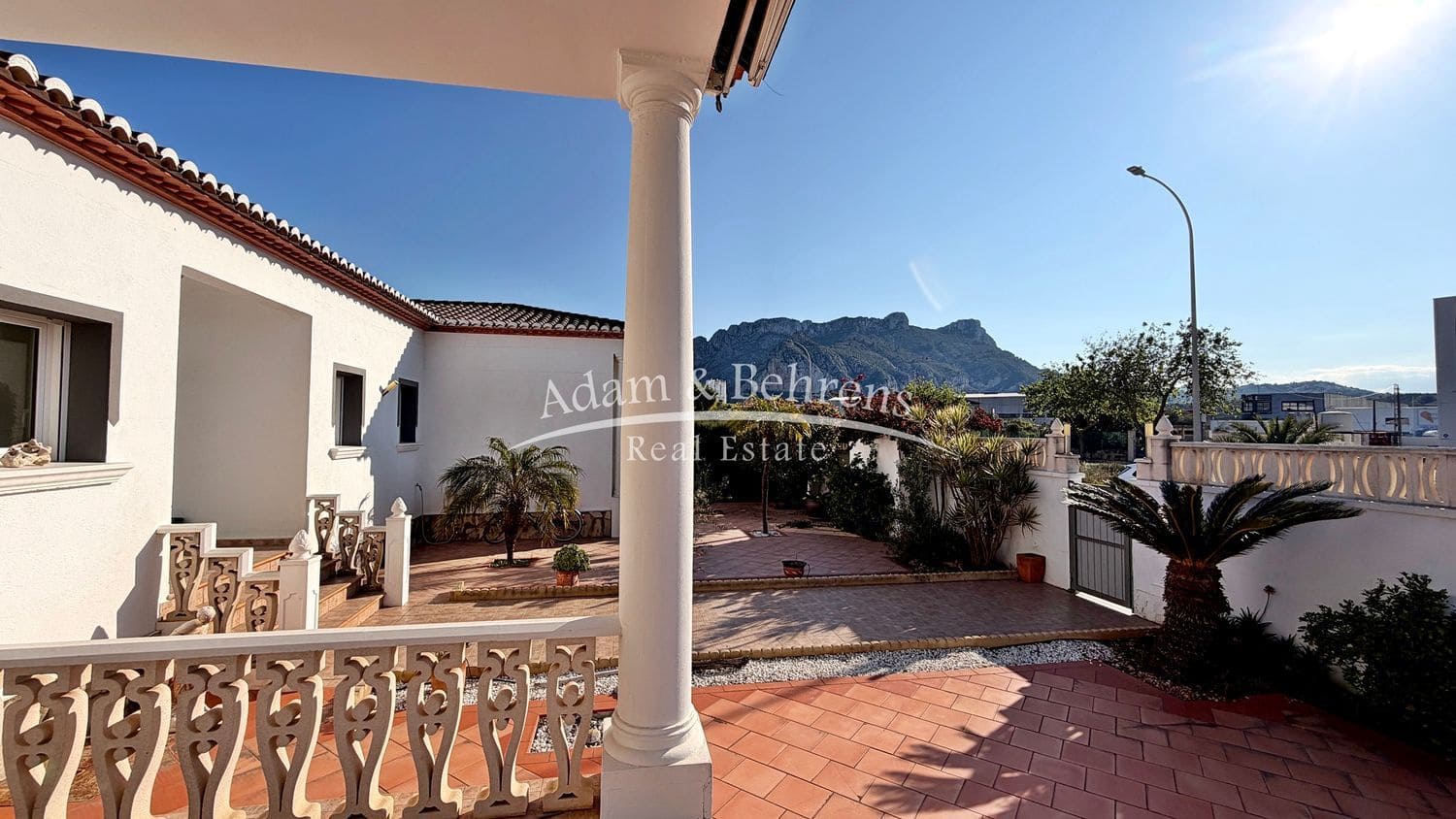 3 bedroom Villa for sale in Alicante / Alacant city with pool garage - € 630,000 (Ref: 9719484)