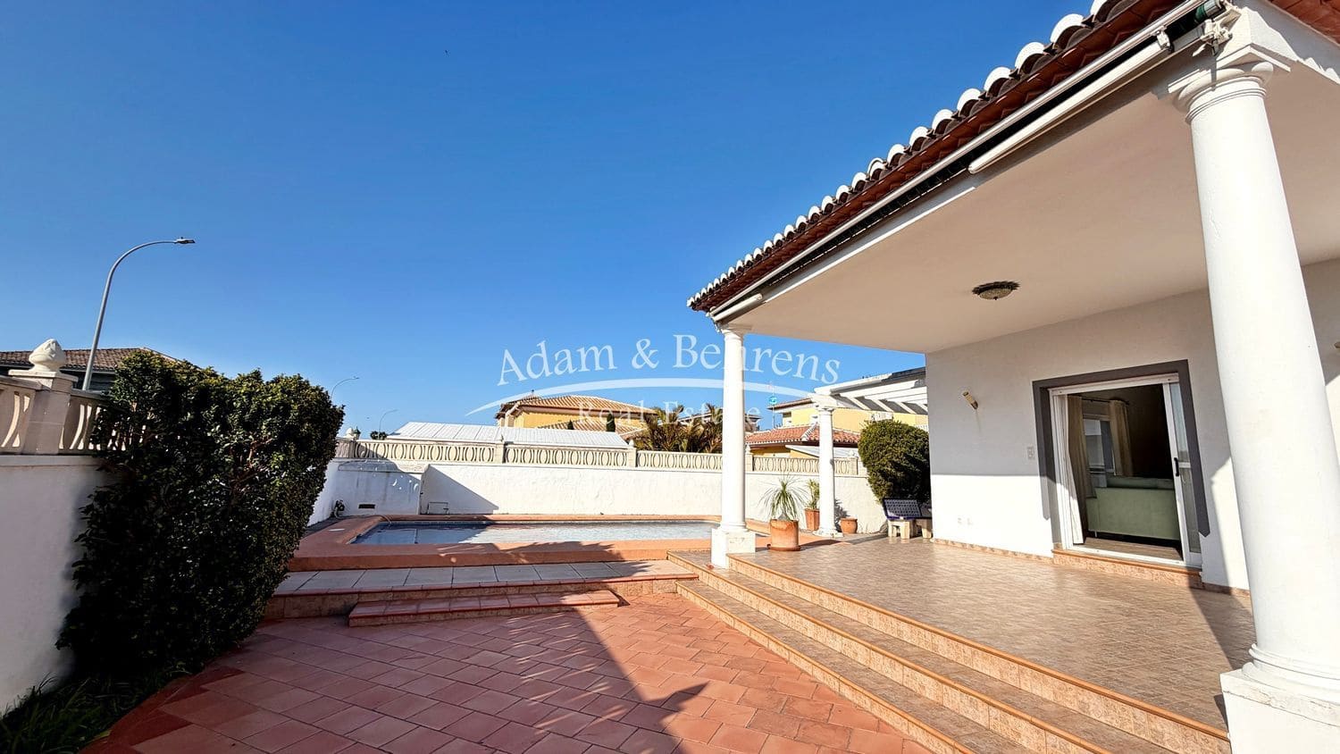 3 bedroom Villa for sale in Alicante / Alacant city with pool garage - € 630,000 (Ref: 9719484)