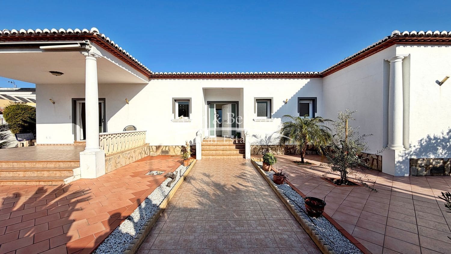 3 bedroom Villa for sale in Alicante / Alacant city with pool garage - € 630,000 (Ref: 9719484)