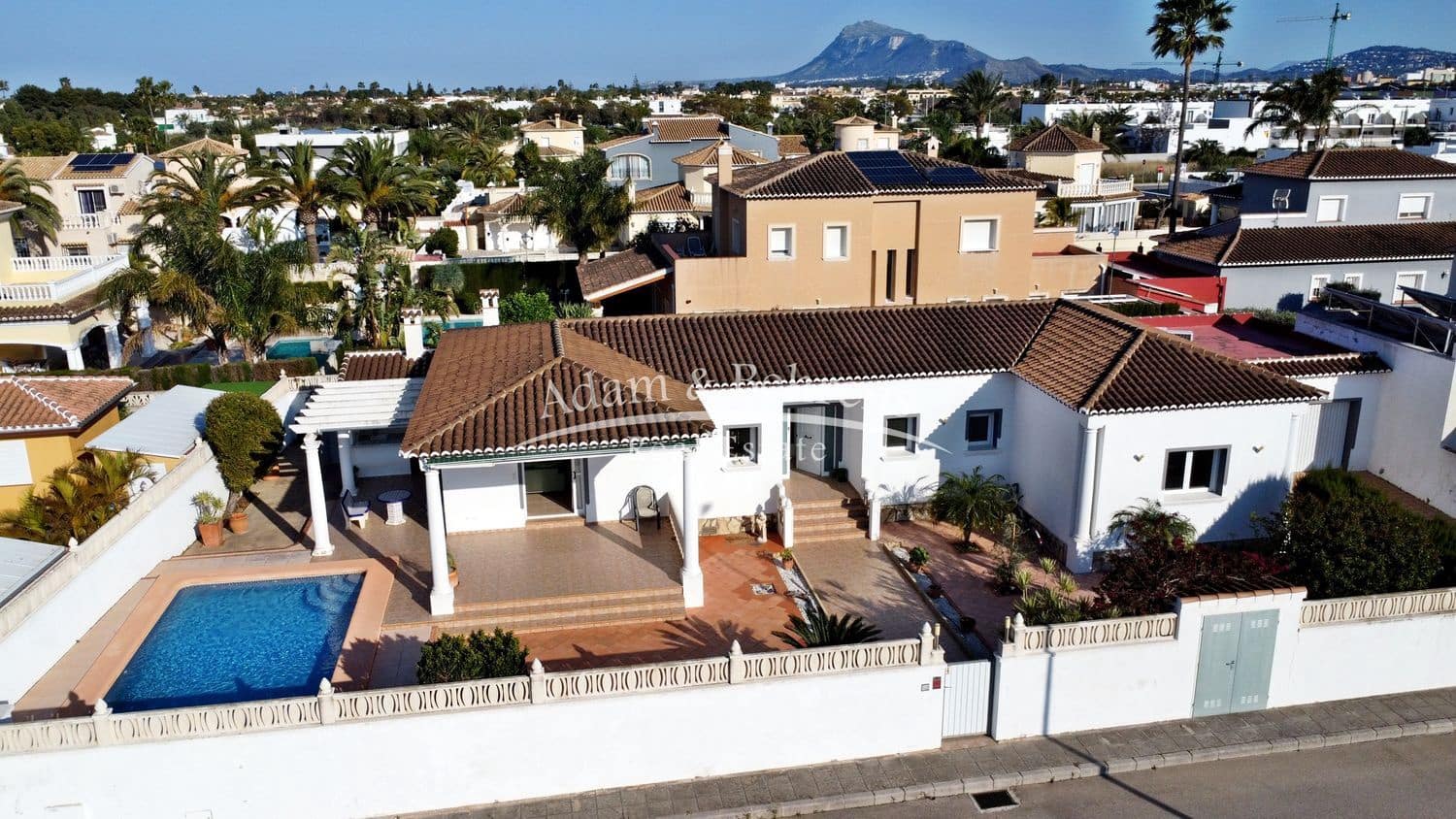 3 bedroom Villa for sale in Alicante / Alacant city with pool garage - € 630,000 (Ref: 9719484)