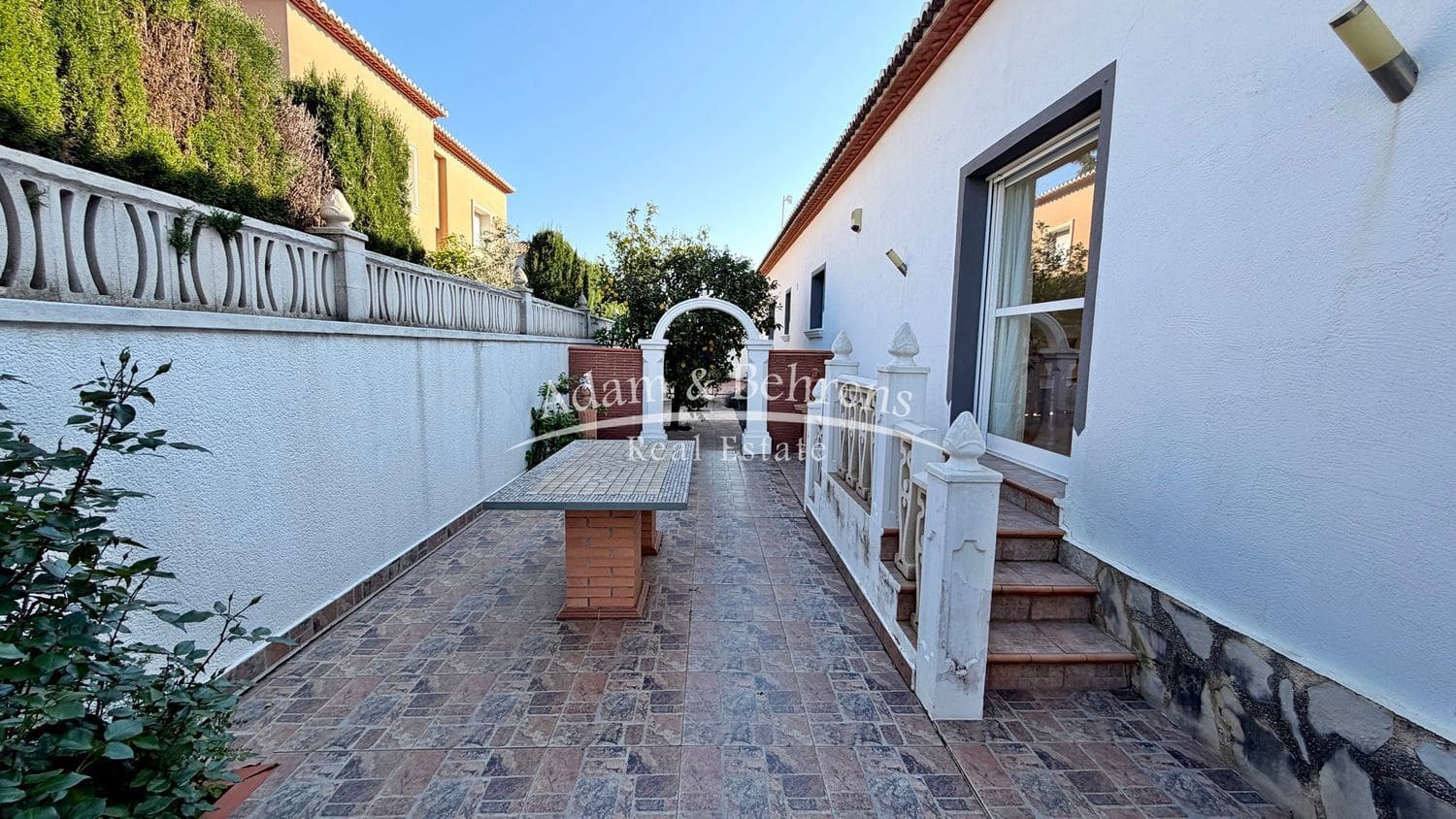 3 bedroom Villa for sale in Alicante / Alacant city with pool garage - € 630,000 (Ref: 9719484)