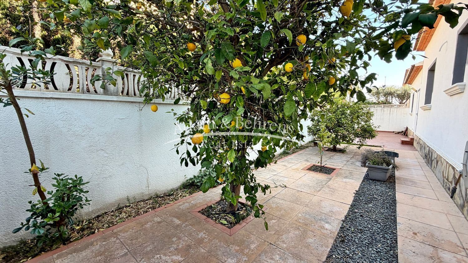 3 bedroom Villa for sale in Alicante / Alacant city with pool garage - € 630,000 (Ref: 9719484)