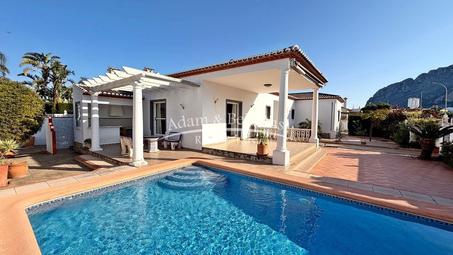3 bedroom Villa for sale in Alicante / Alacant city with pool garage - € 630,000 (Ref: 9719484)