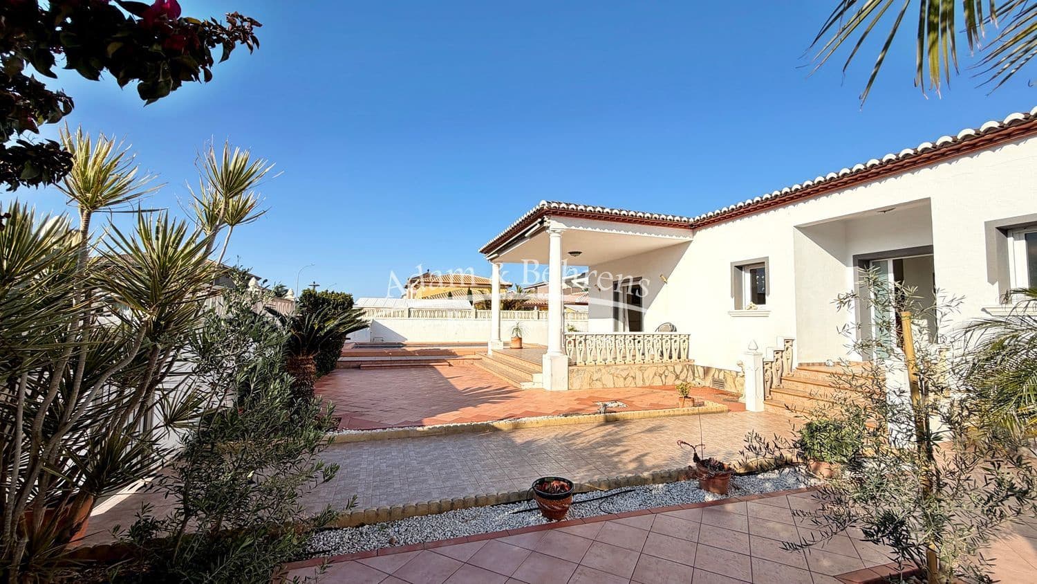 3 bedroom Villa for sale in Alicante / Alacant city with pool garage - € 630,000 (Ref: 9719484)