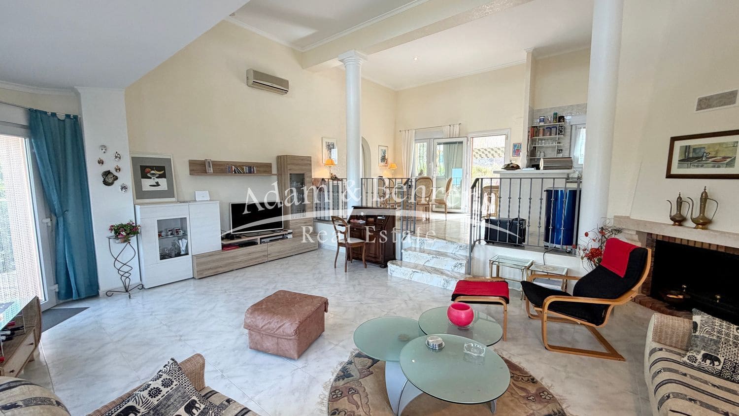 3 makuuhuone Huvila myytävänä paikassa Orba mukana uima-altaan 
autotalli - 470 000 € (Ref: 9796078)