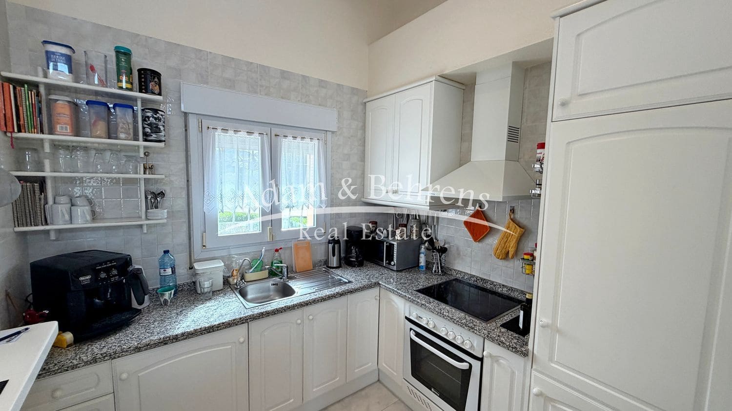 3 makuuhuone Huvila myytävänä paikassa Orba mukana uima-altaan 
autotalli - 470 000 € (Ref: 9796078)