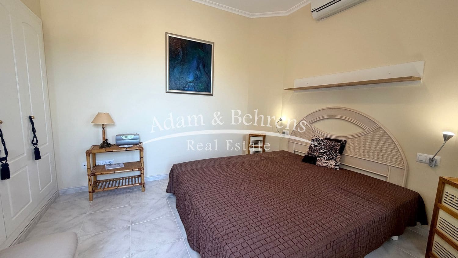 3 makuuhuone Huvila myytävänä paikassa Orba mukana uima-altaan 
autotalli - 470 000 € (Ref: 9796078)