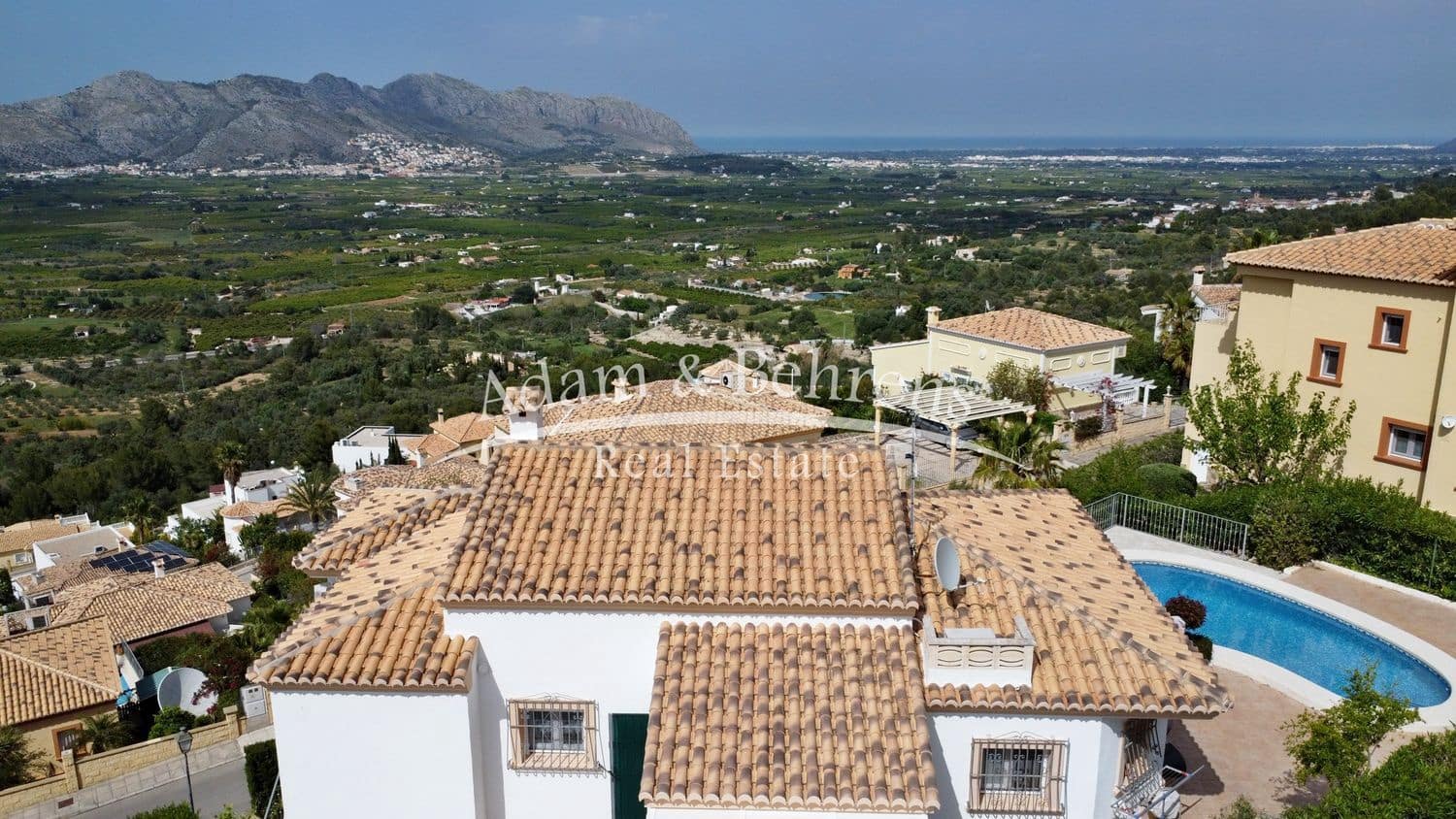 3 makuuhuone Huvila myytävänä paikassa Orba mukana uima-altaan 
autotalli - 470 000 € (Ref: 9796078)