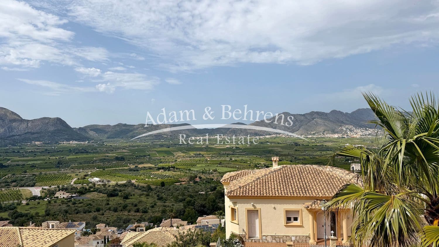 3 makuuhuone Huvila myytävänä paikassa Orba mukana uima-altaan 
autotalli - 470 000 € (Ref: 9796078)