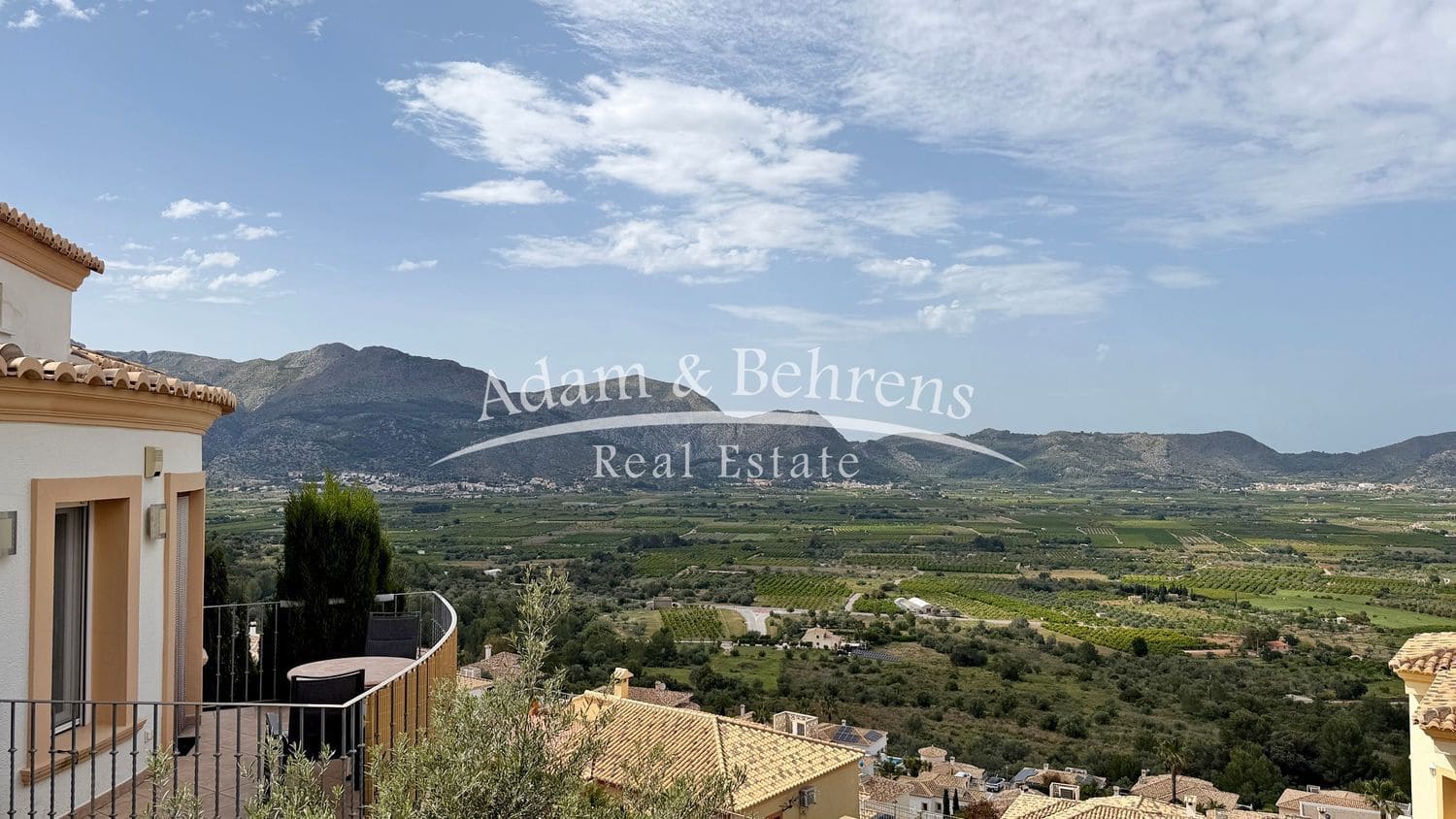 3 makuuhuone Huvila myytävänä paikassa Orba mukana uima-altaan 
autotalli - 470 000 € (Ref: 9796078)