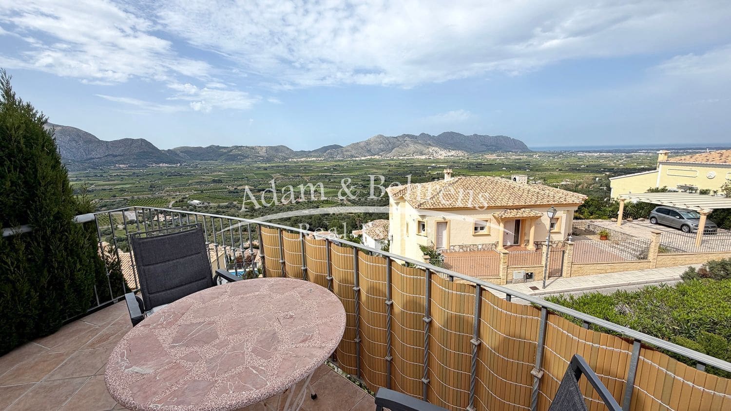 3 makuuhuone Huvila myytävänä paikassa Orba mukana uima-altaan 
autotalli - 470 000 € (Ref: 9796078)