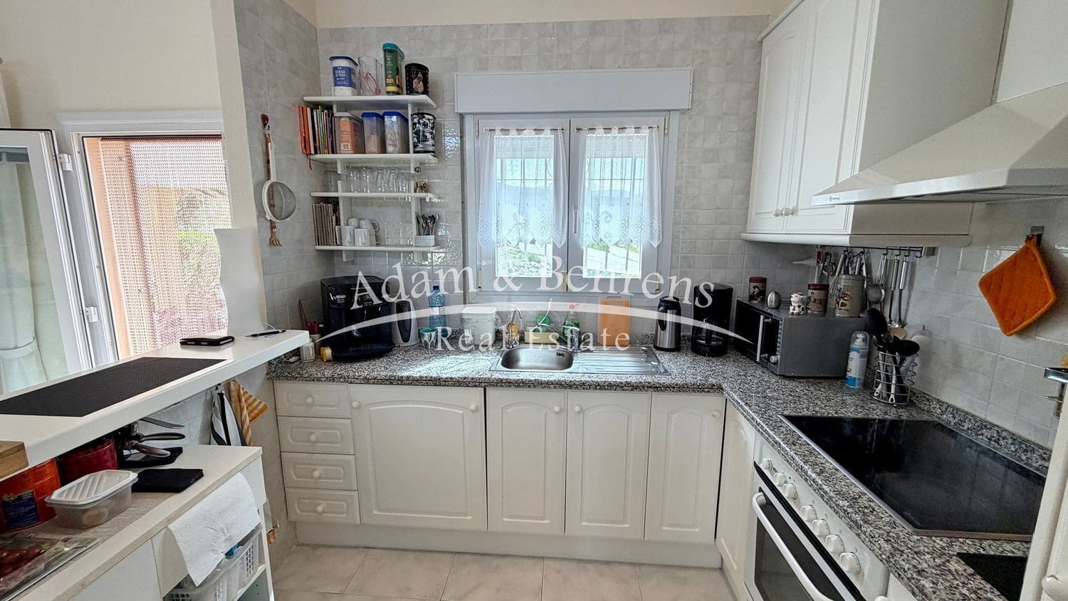 3 makuuhuone Huvila myytävänä paikassa Orba mukana uima-altaan 
autotalli - 470 000 € (Ref: 9796078)