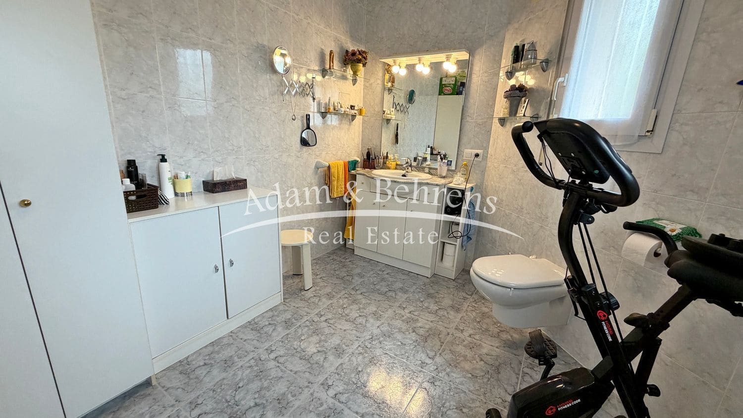 3 makuuhuone Huvila myytävänä paikassa Orba mukana uima-altaan 
autotalli - 470 000 € (Ref: 9796078)