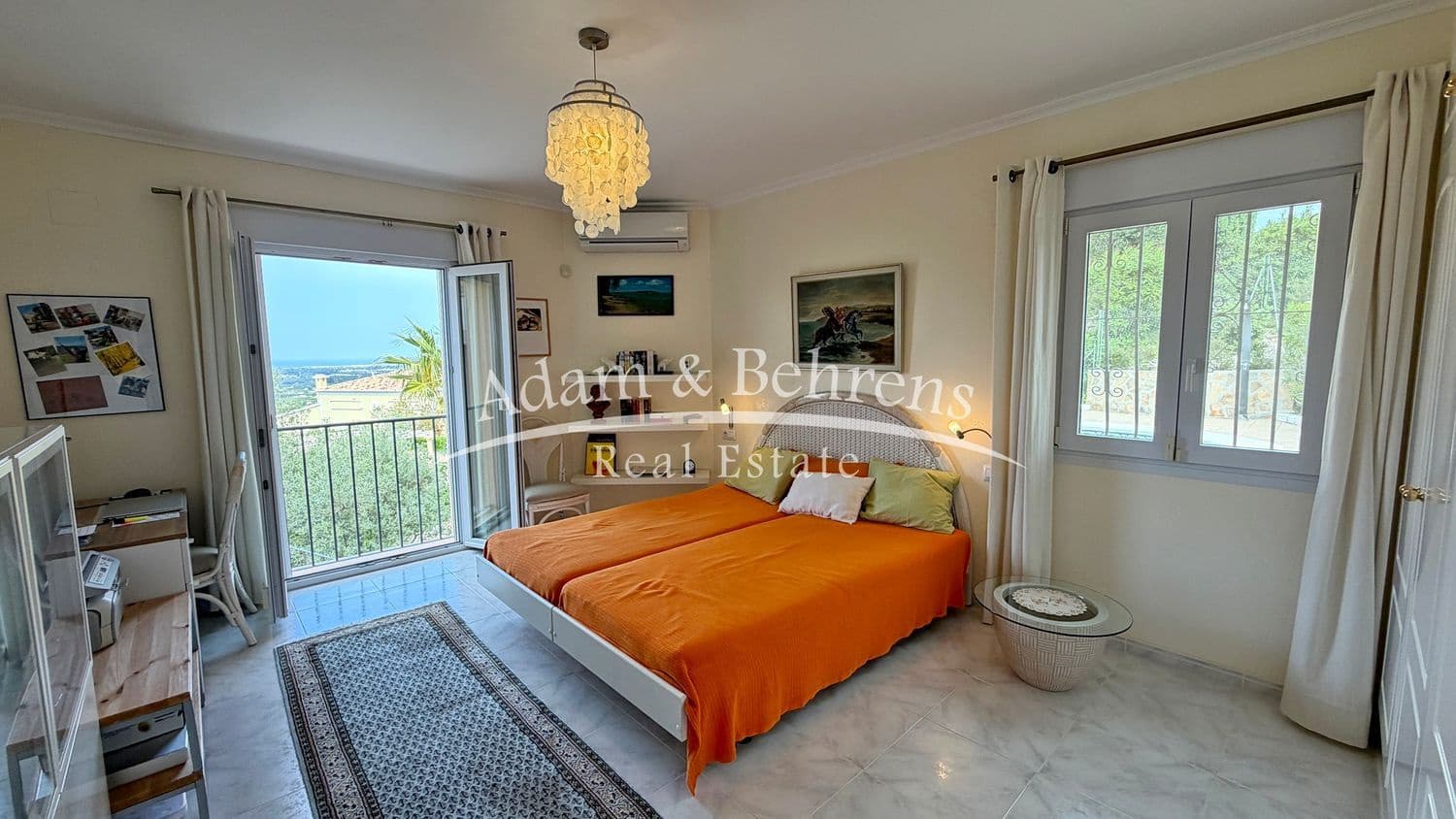 3 makuuhuone Huvila myytävänä paikassa Orba mukana uima-altaan 
autotalli - 470 000 € (Ref: 9796078)