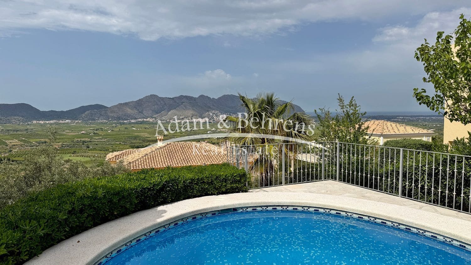 3 makuuhuone Huvila myytävänä paikassa Orba mukana uima-altaan 
autotalli - 470 000 € (Ref: 9796078)