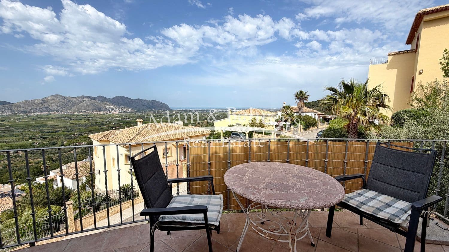 3 makuuhuone Huvila myytävänä paikassa Orba mukana uima-altaan 
autotalli - 470 000 € (Ref: 9796078)