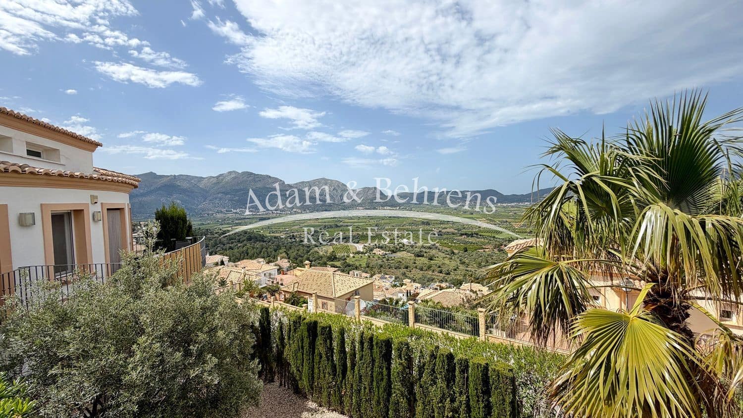 3 makuuhuone Huvila myytävänä paikassa Orba mukana uima-altaan 
autotalli - 470 000 € (Ref: 9796078)