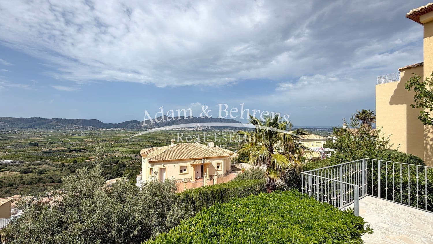 3 makuuhuone Huvila myytävänä paikassa Orba mukana uima-altaan 
autotalli - 470 000 € (Ref: 9796078)