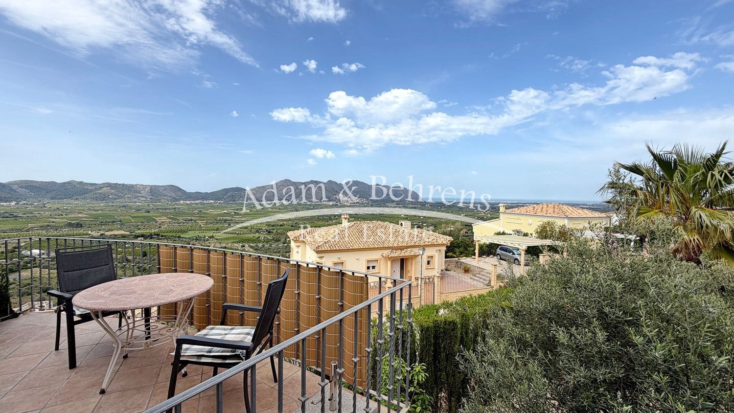 3 makuuhuone Huvila myytävänä paikassa Orba mukana uima-altaan 
autotalli - 470 000 € (Ref: 9796078)