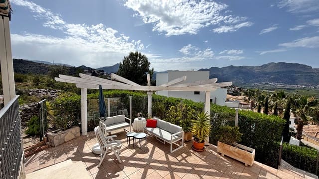3 bedroom Villa for sale in Orba with pool - € 470,000 (Ref: 9796078)