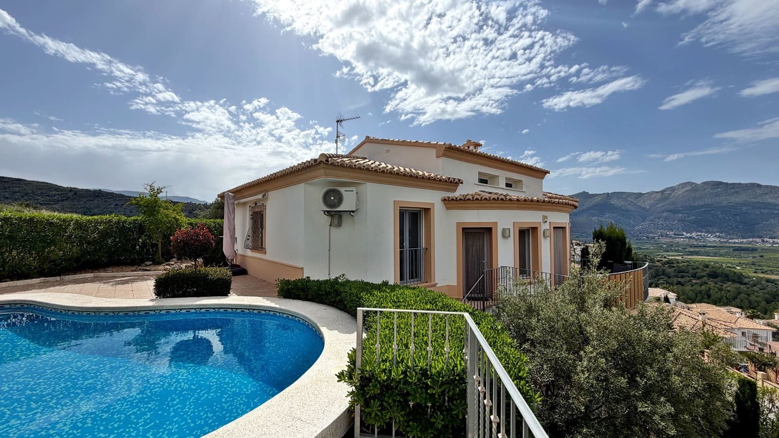 3 chambre Villa/Maison à vendre à Orba avec piscine - 470 000 € (Ref: 9796078)