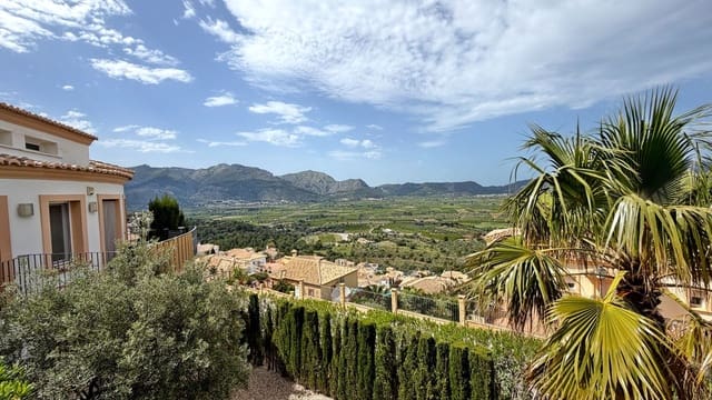 3 bedroom Villa for sale in Orba with pool - € 470,000 (Ref: 9796078)