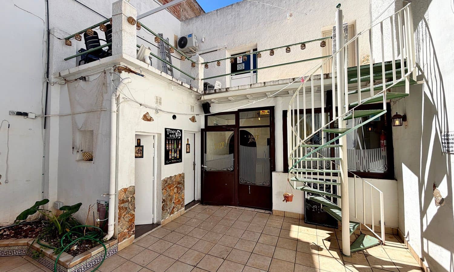 Comercial para venda em Denia - 299 000 € (Ref: 9864017)