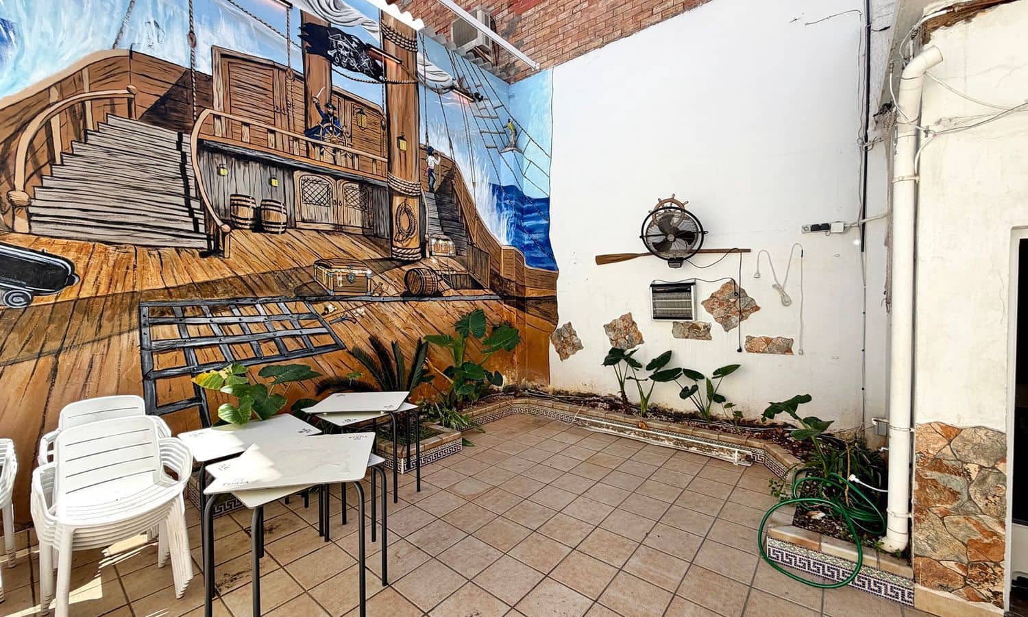Comercial para venda em Denia - 299 000 € (Ref: 9864017)