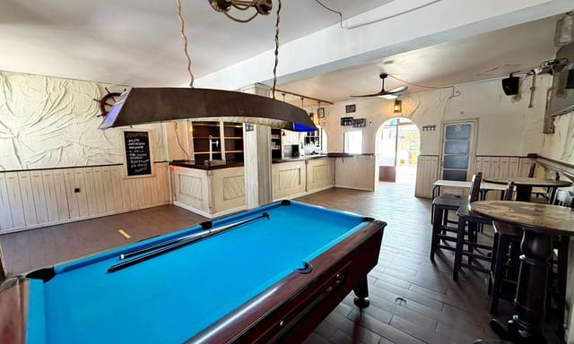 Kaupallinen myytävänä paikassa Dénia - 299 000 € (Ref: 9864017)