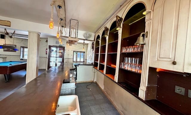 Kaupallinen myytävänä paikassa Dénia - 299 000 € (Ref: 9864017)