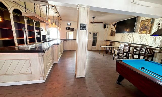 Kaupallinen myytävänä paikassa Dénia - 299 000 € (Ref: 9864017)