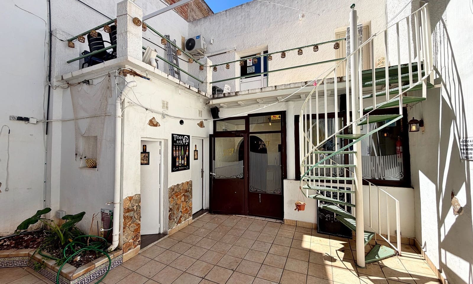 Comercial para venda em Denia - 299 000 € (Ref: 9864017)